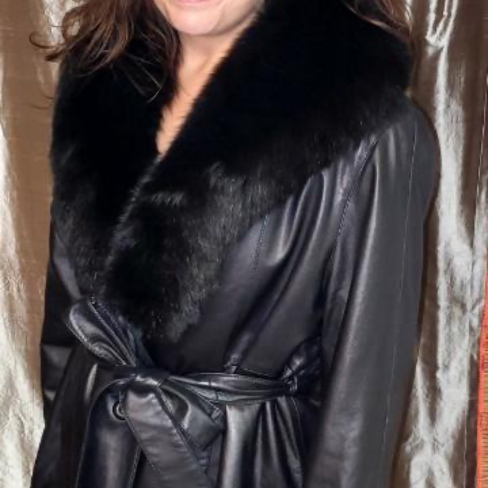 BLACK LEATHER JACKET W FOX FUR COLLAR w removable FOX FUR lining. GORGEOUS!!
